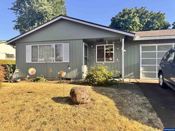 Property Photo: 560 Maple St OR 97325