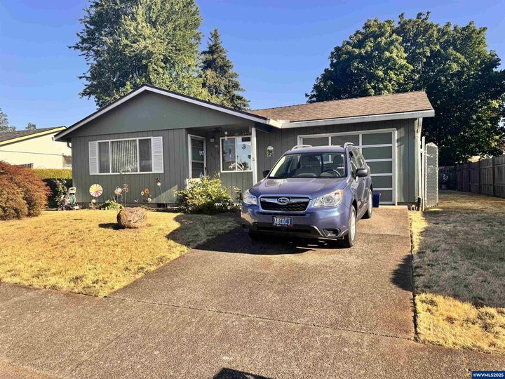 Property Photo: 560 Maple St OR 97325