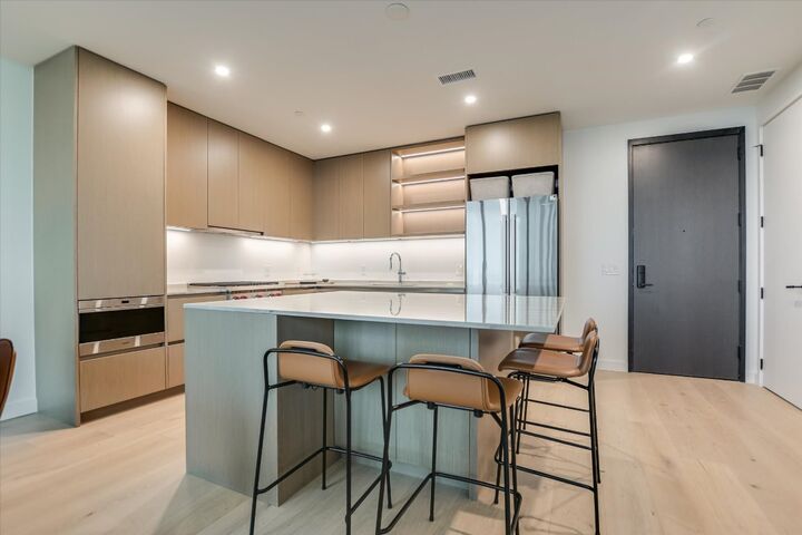 Property Photo: 610 Davis Street 3402 TX 78701