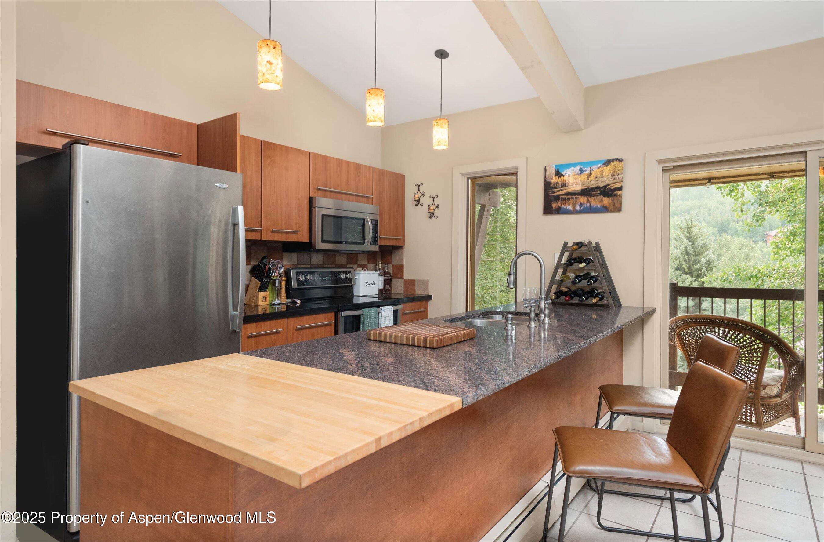 Property Photo:  35 Upper Woodbridge Road 23-Ef  CO 81615 
