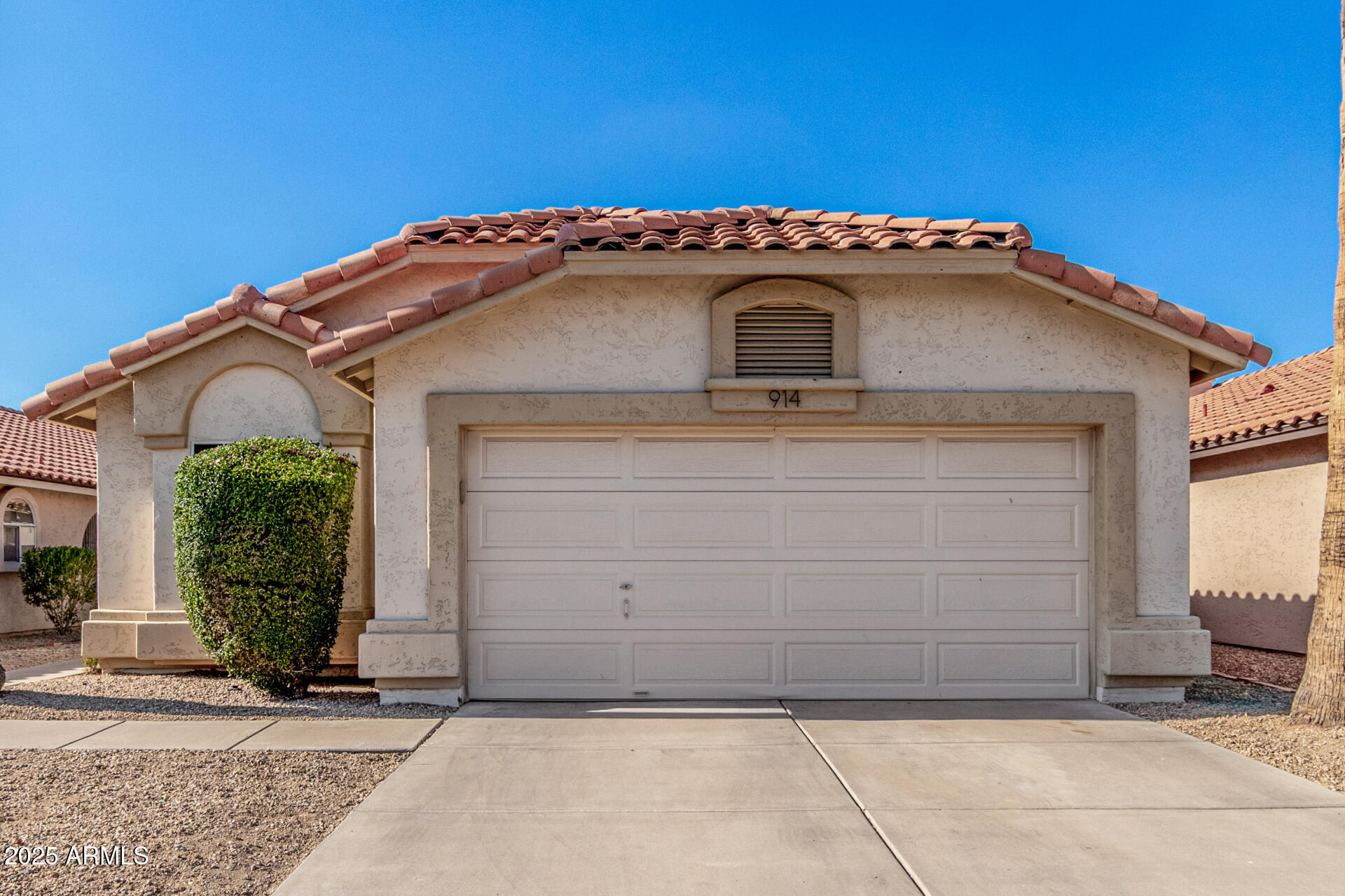 Property Photo: 914 W Redondo Drive AZ 85233