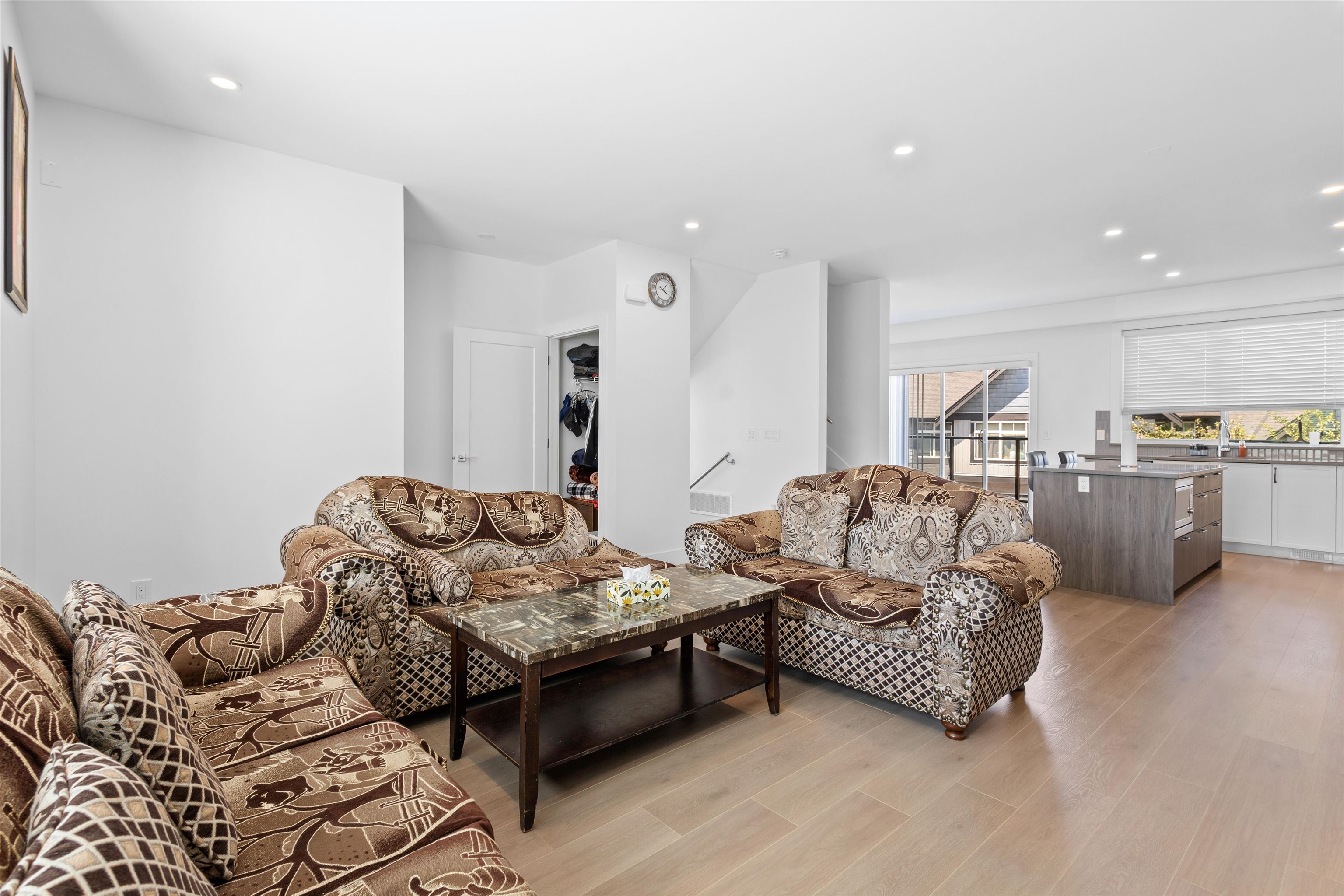 Photo de la propriété: 14355 62 Avenue 1 BC V3X 0K6