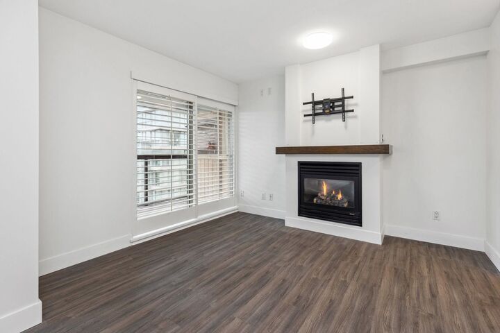 Property Photo: 989 Richards Street 2002 BC V6B 6R6