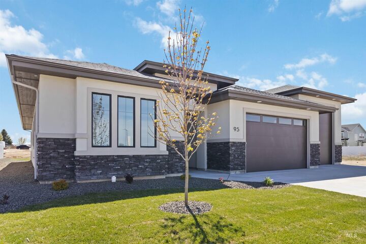 Property Photo:  95 E Jarvis St  ID 83642 
