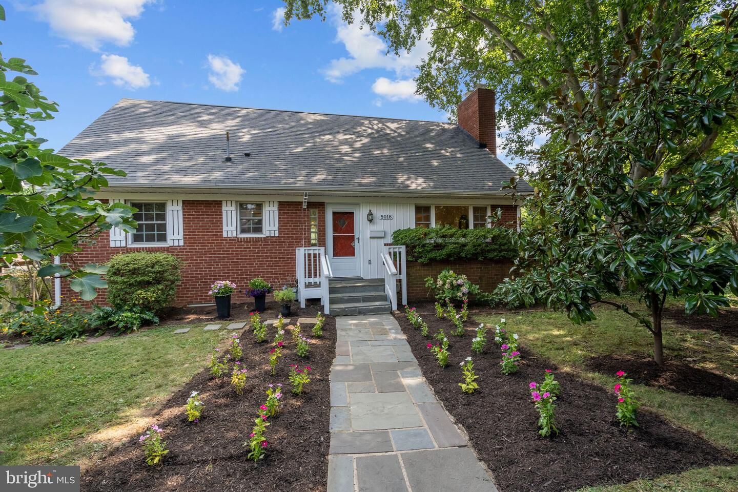 Property Photo:  5018 11th Street N  VA 22205 