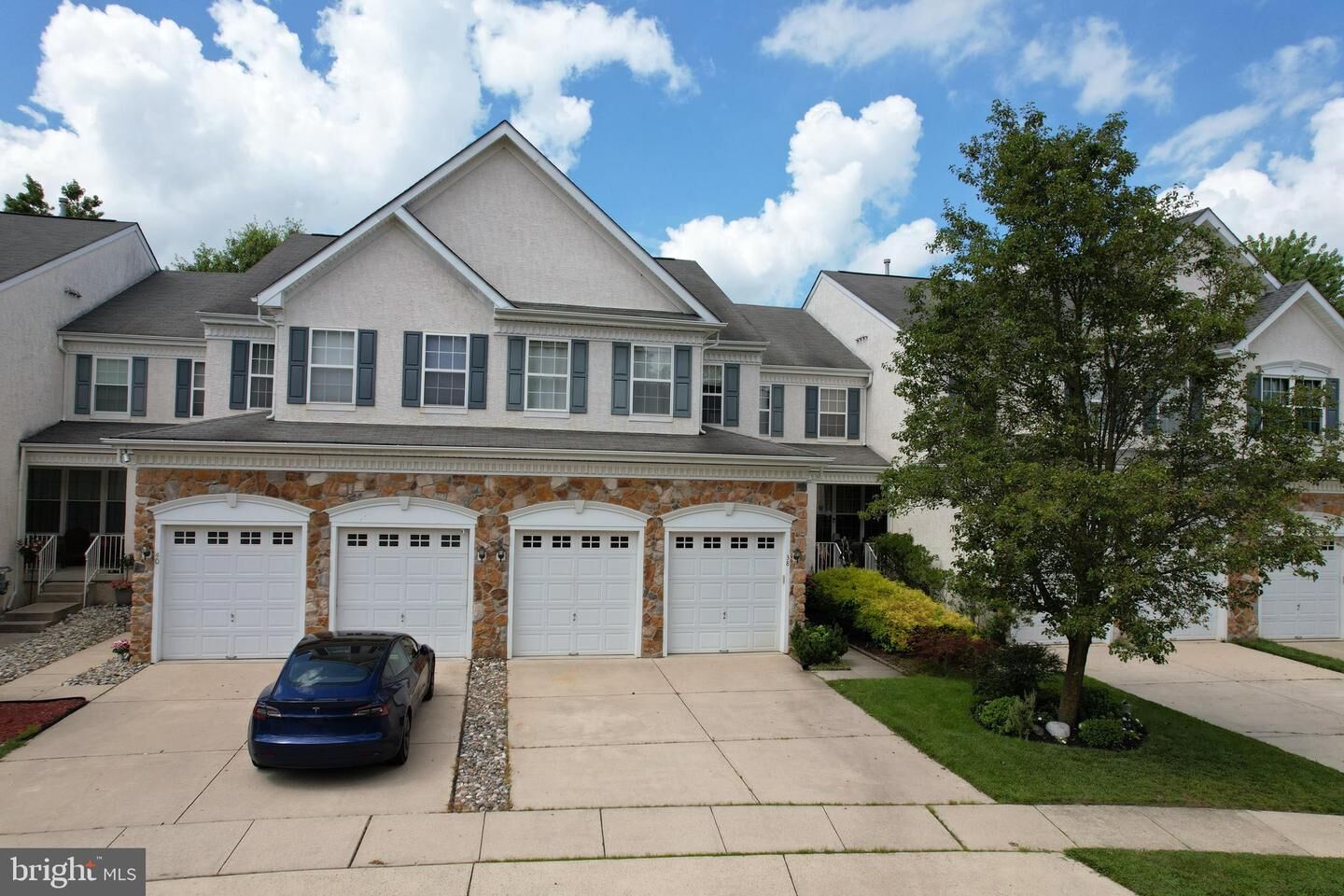 Property Photo:  38 Ross Way  NJ 08053 