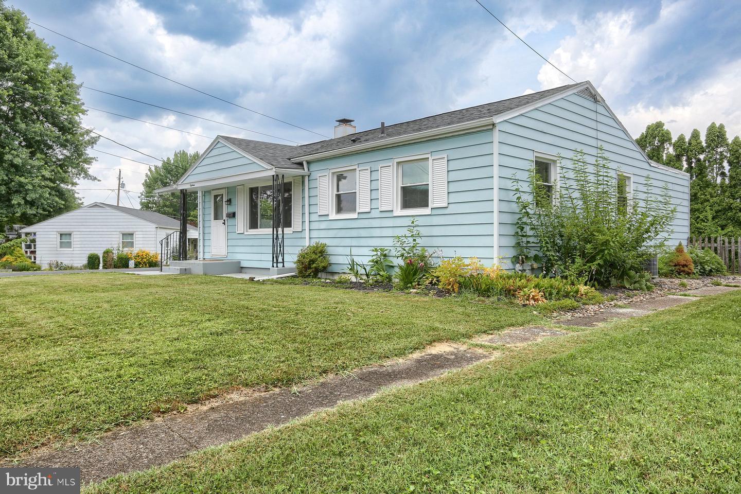 Property Photo:  18 Essex Road  PA 17011 
