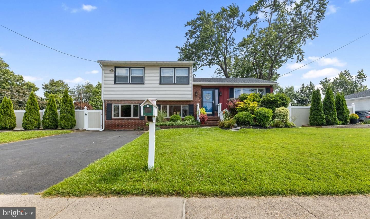 Property Photo:  601 W Palmer Street  PA 19067