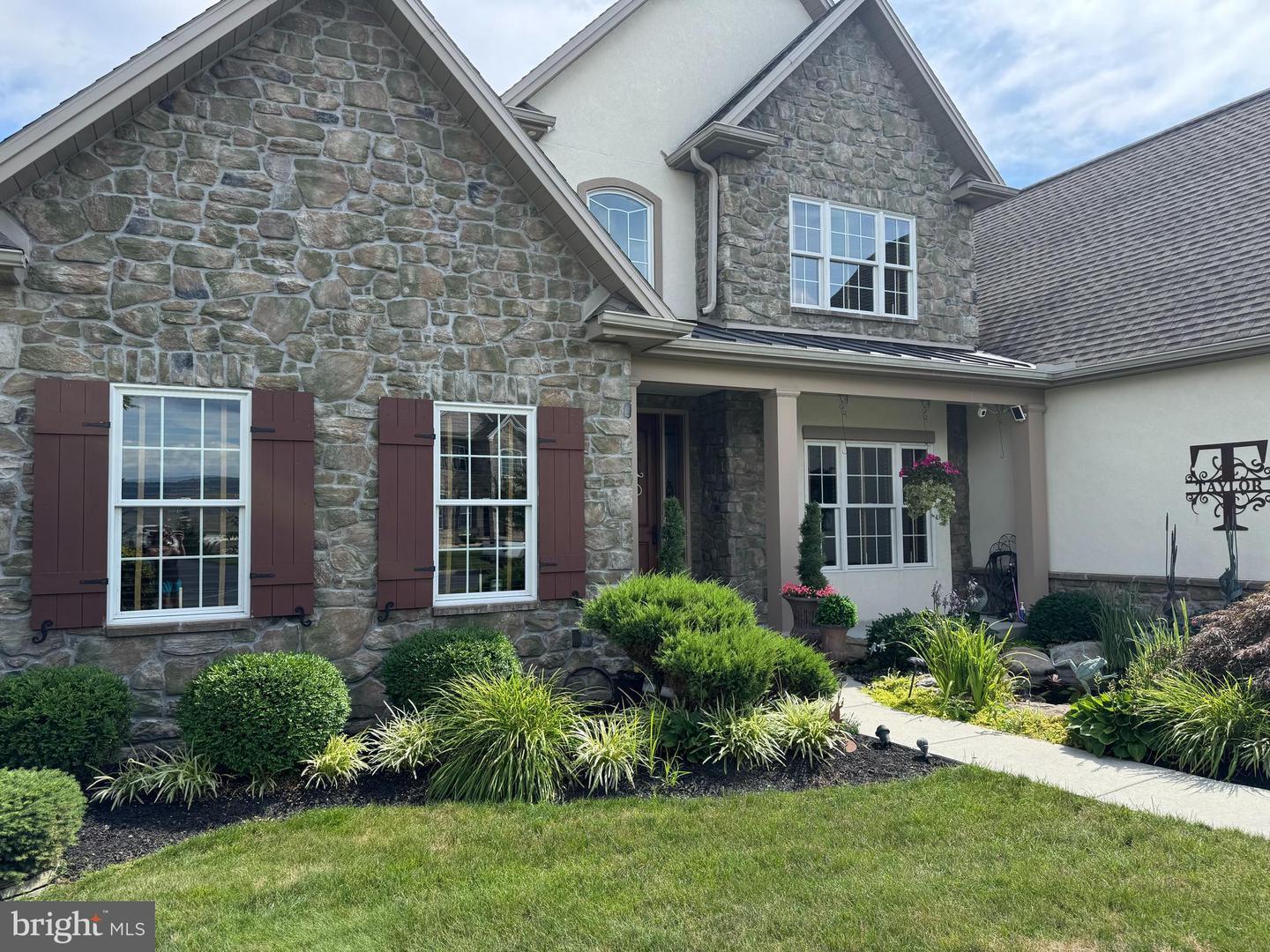 Property Photo:  1222 Summit Way  PA 17050 