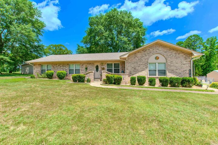 Property Photo: 7014 Red Oak Drive AR 72019