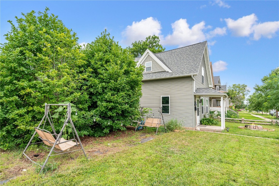 Property Photo:  403 6th Avenue SW  IA 52404 