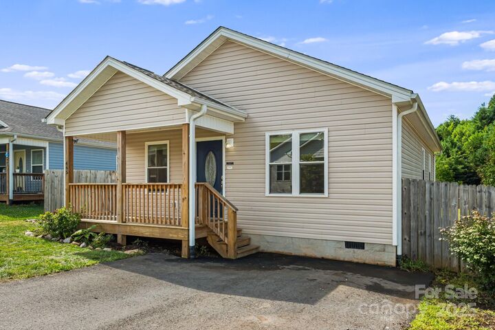 Property Photo:  465 Quinn Hill Lane  NC 28754 