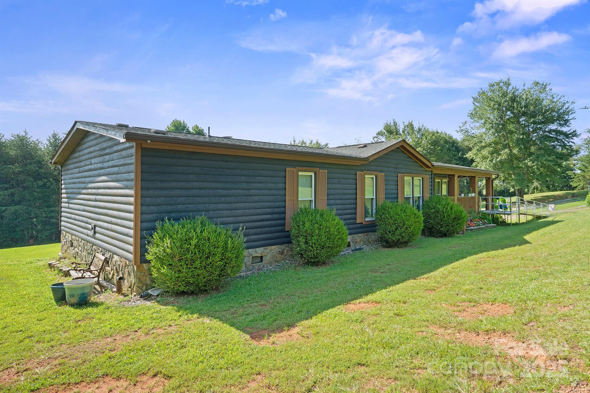 Property Photo:  3042 Lynn Mountain Road  NC 28168 