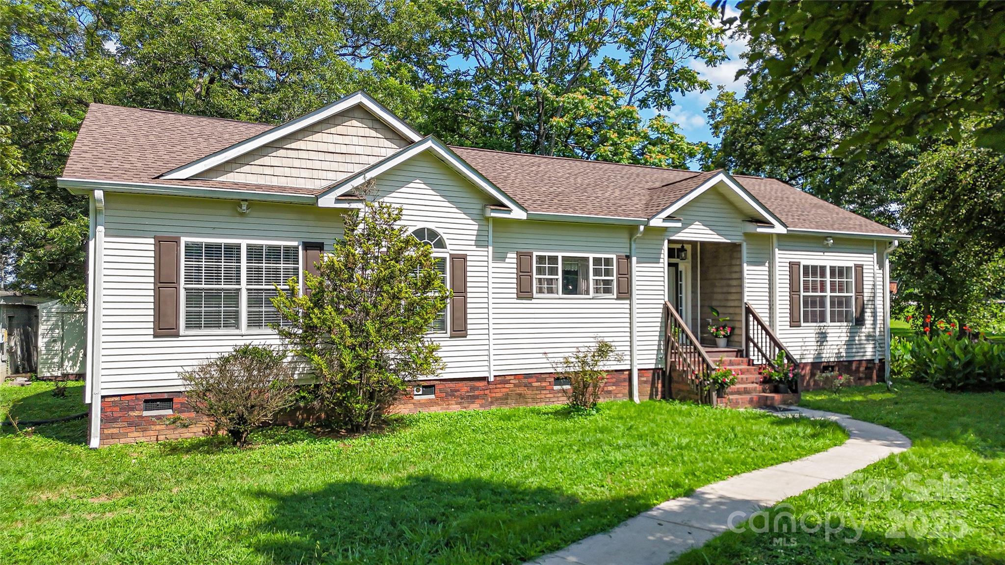 Property Photo: 3951 Springs Road NC 28613