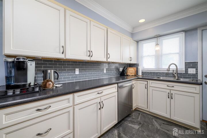 Property Photo:  10 Mary Avenue  NJ 08863 