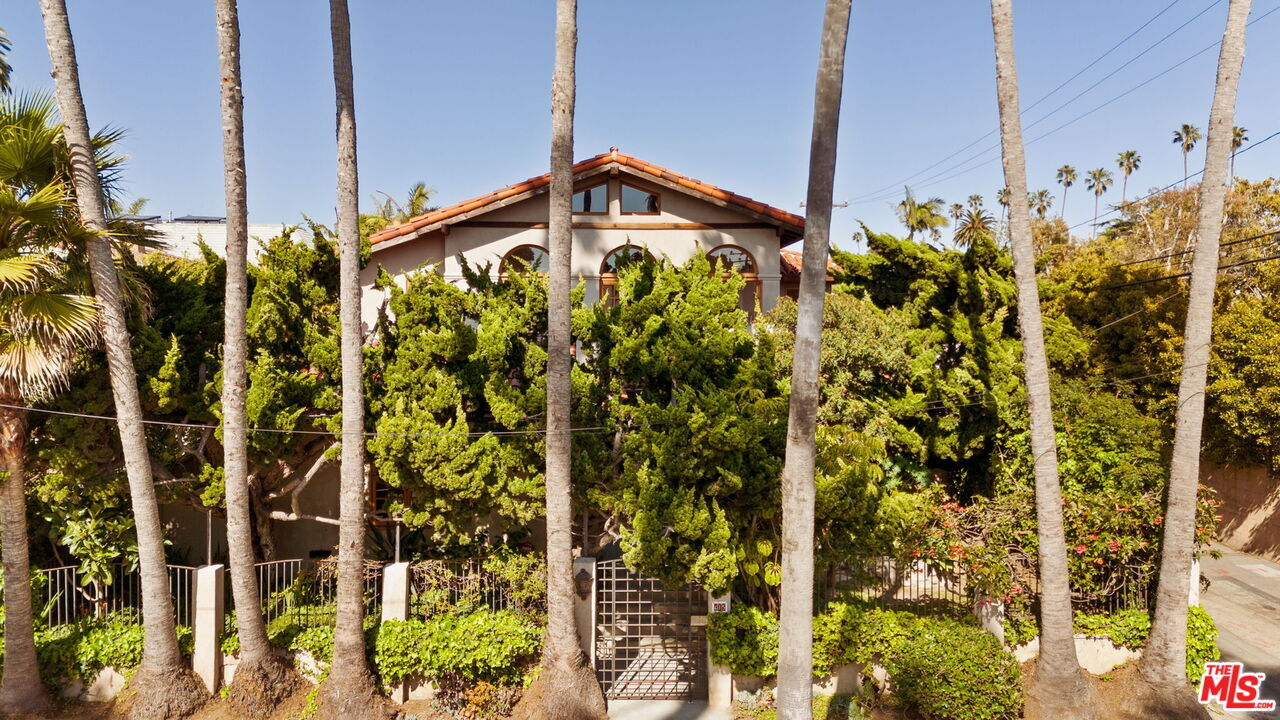 Property Photo:  615 4th St  CA 90402 