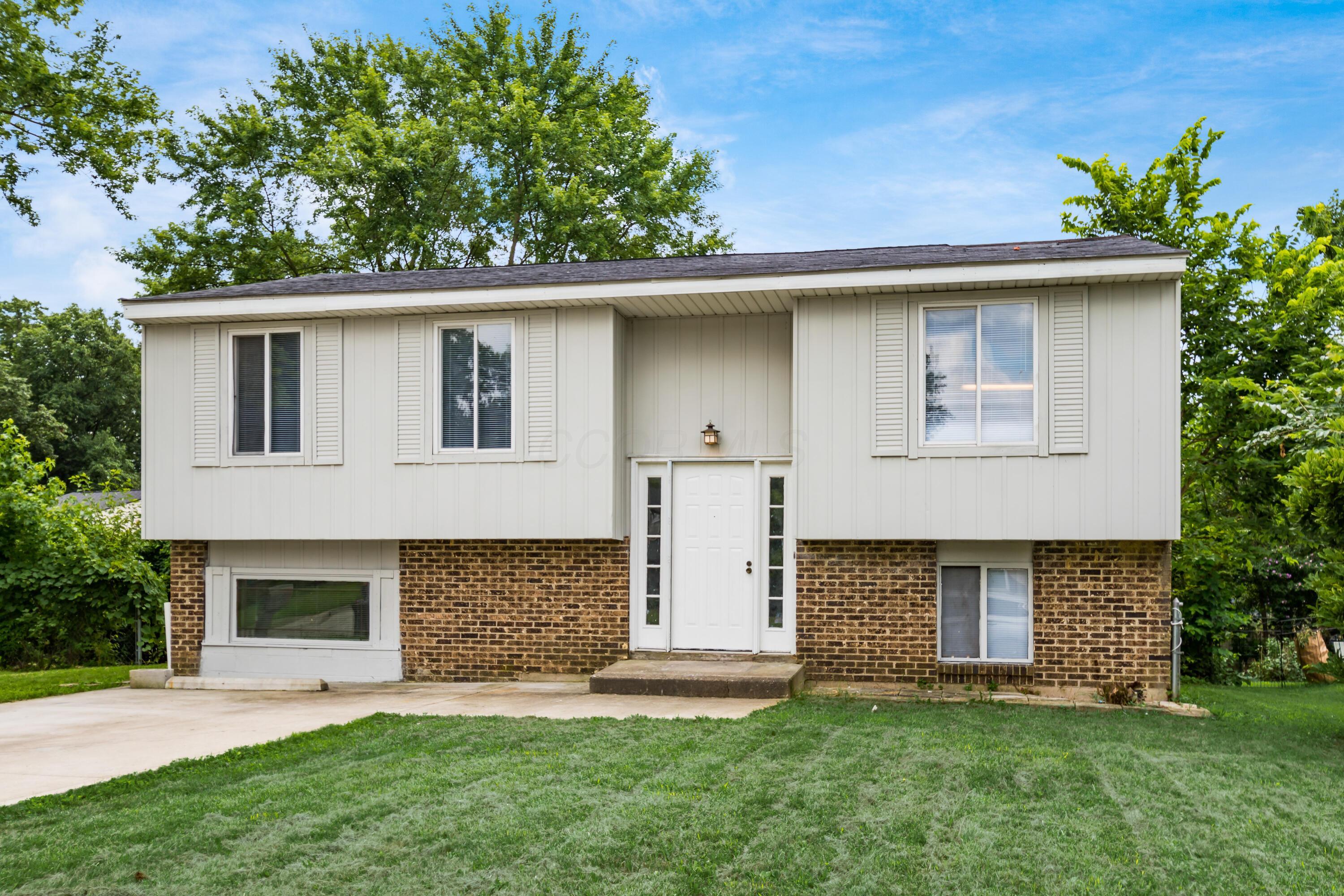Property Photo: 2621 Ipswick Circle OH 43224