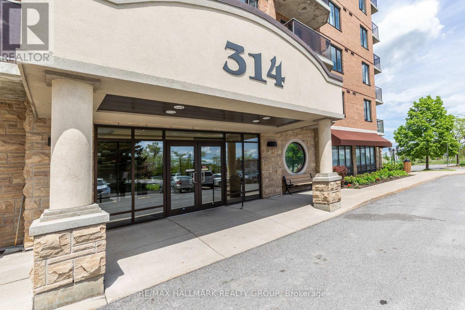 Property Photo:  314 Central Park Drive 301  ON K2C 0R2 
