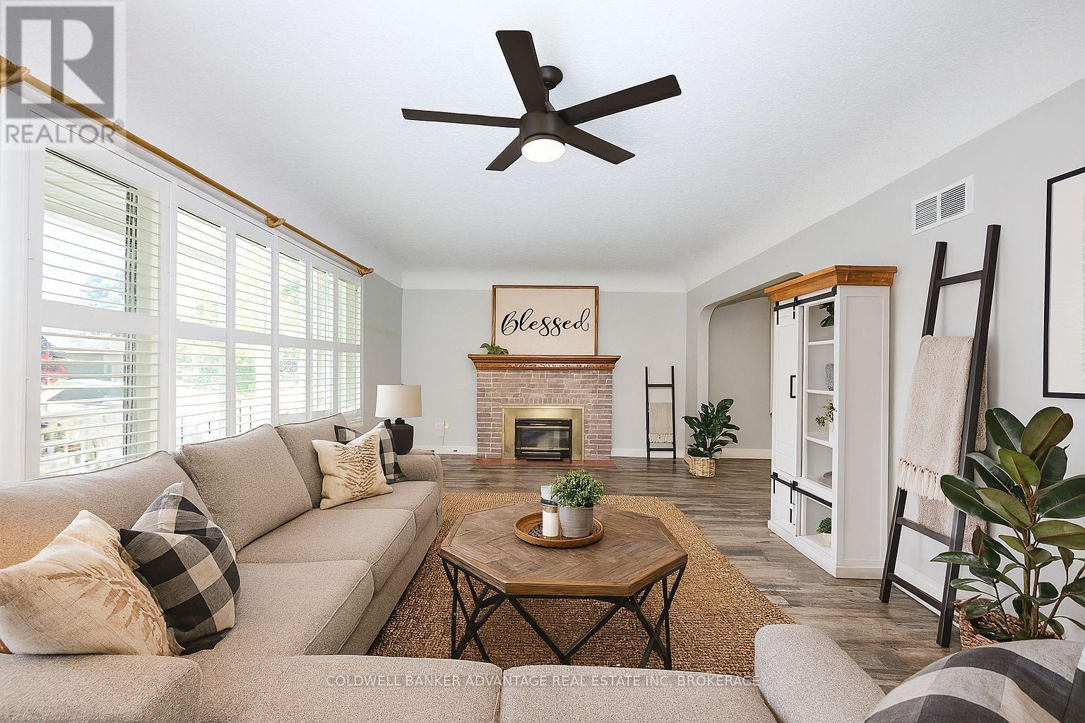 Photo de la propriété: 49 Carlton Avenue ON L3C 1P8