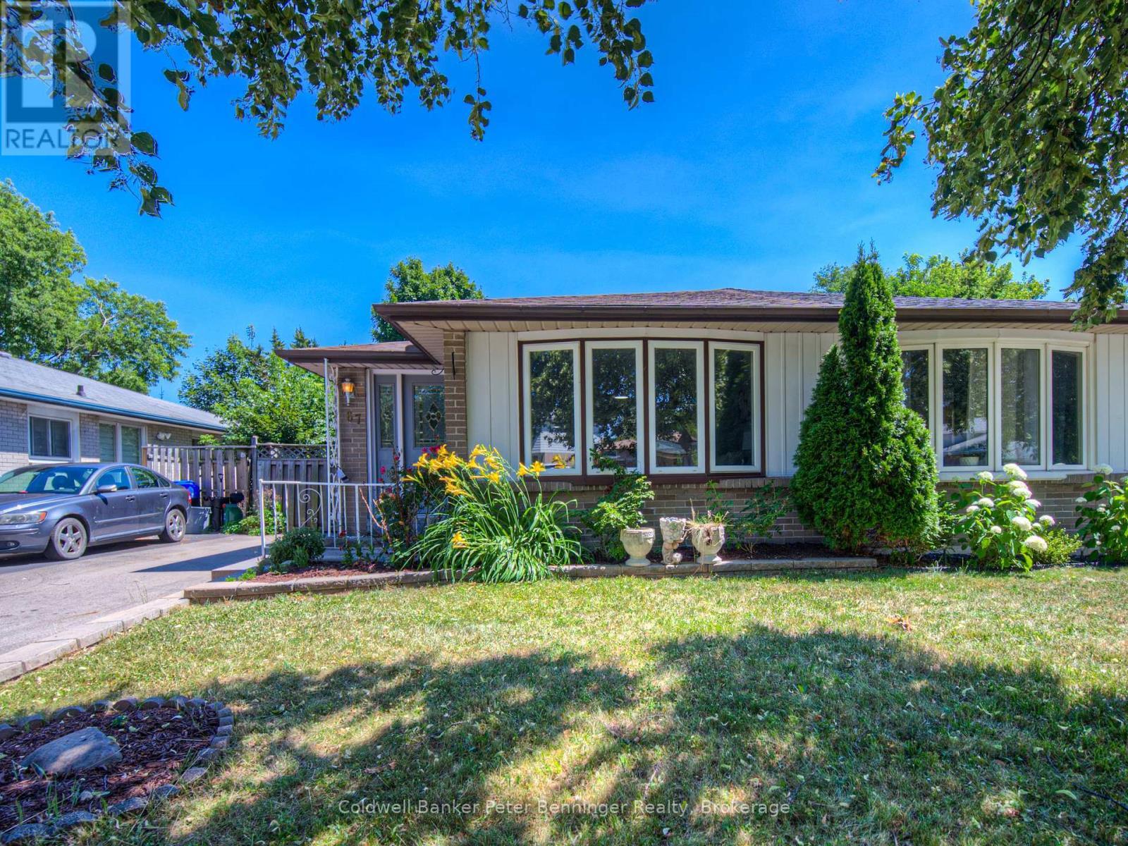 Property Photo: 67 Dalegrove Drive ON N2M 2G6