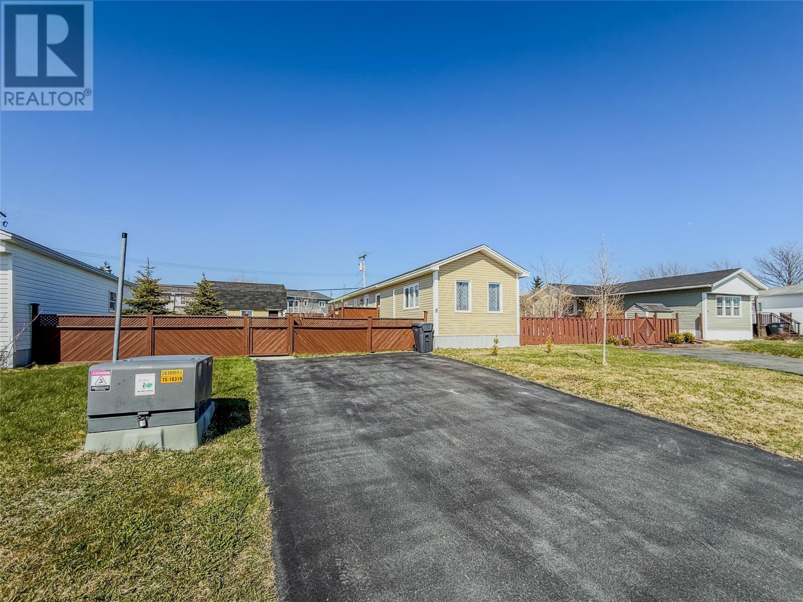 Photo de la propriété:  8 Juniper Drive  NL A1L 1A8 
