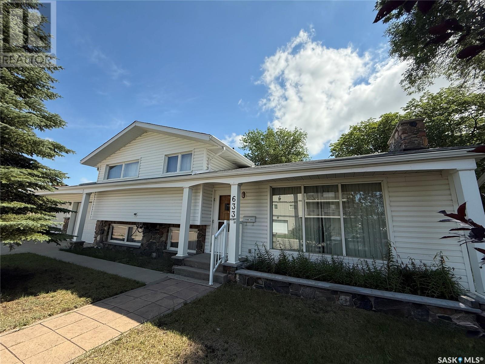 Property Photo:  633 Henry Street  SK S4A 1M9 