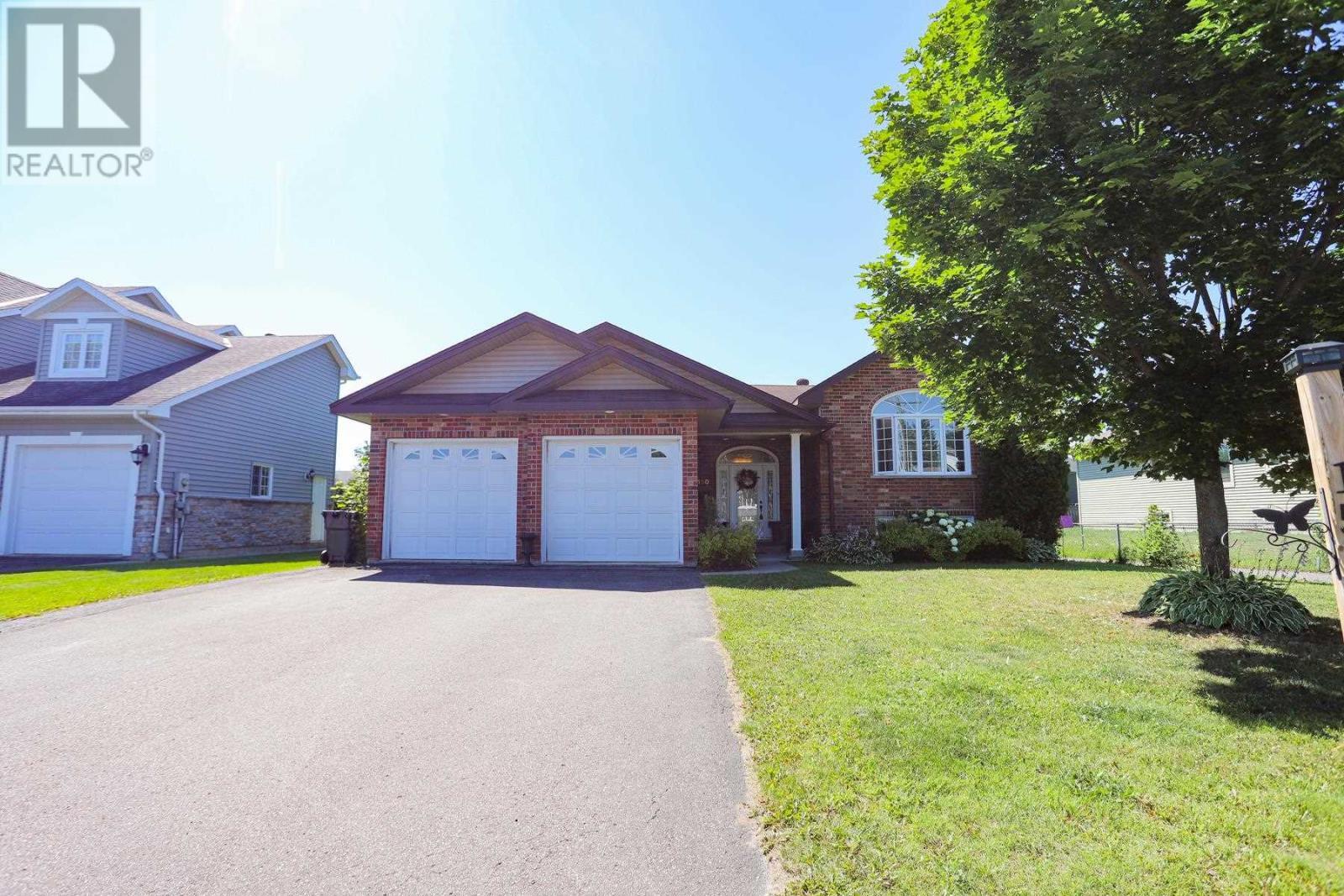 Property Photo: 150 Pageant Dr ON P6B 5S9