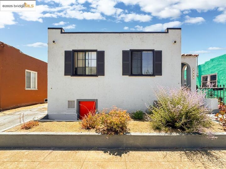 Property Photo:  2775 E 21st St  CA 94601 
