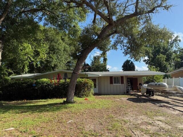 Property Photo: 120 Jamestown Avenue FL 32547