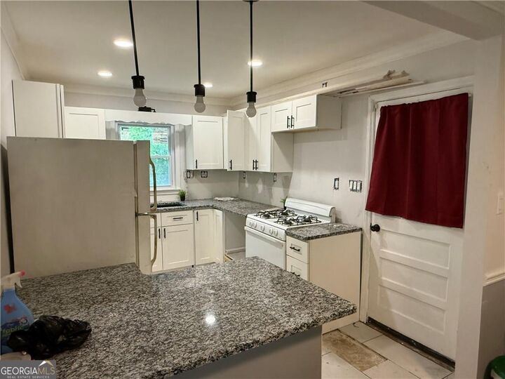 Property Photo: 186 W Lake Drive NW GA 30314