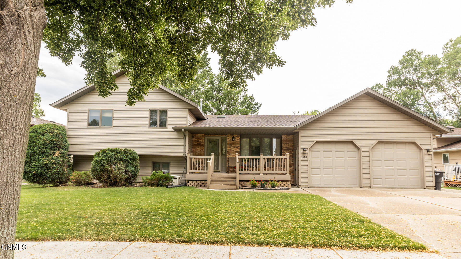 1620 Wichita Drive  Bismarck ND 58504 photo