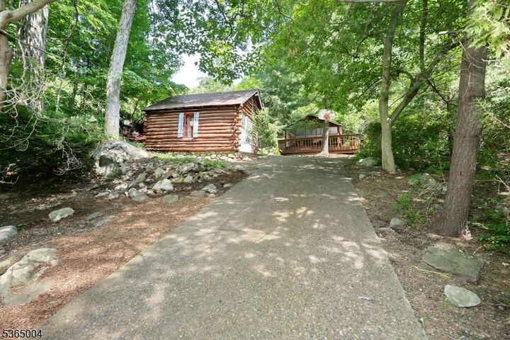 Property Photo:  19 Mohawk Trl  NJ 07456 