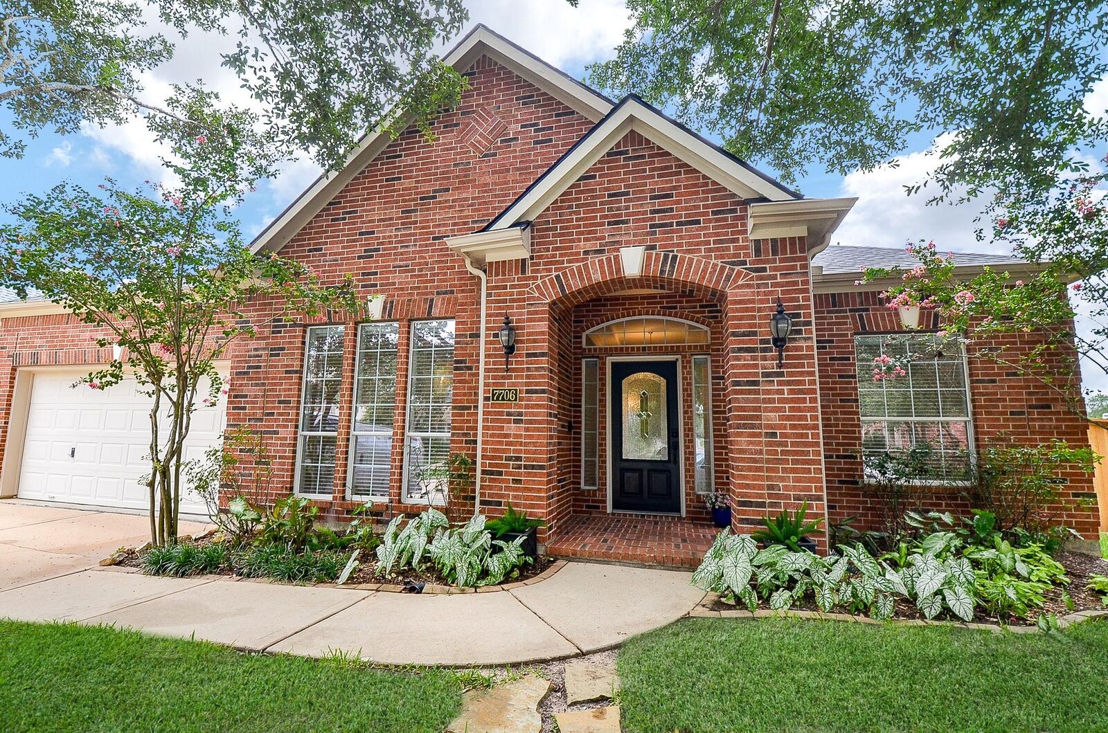 Property Photo: 7706 Bayou Green Lane TX 77479