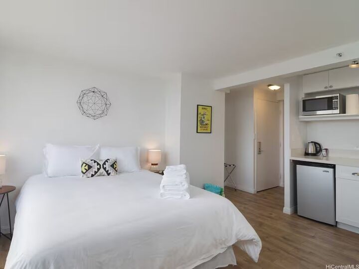Property Photo:  444 Niu Street 3804  HI 96815 