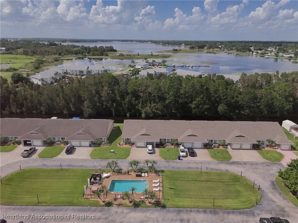Property Photo: 225 Country Club Drive FL 33852