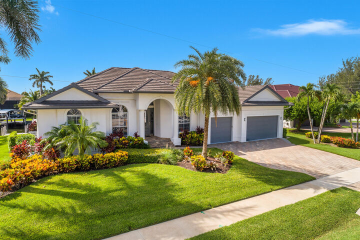 609 Crescent  Marco Island FL 34145 photo