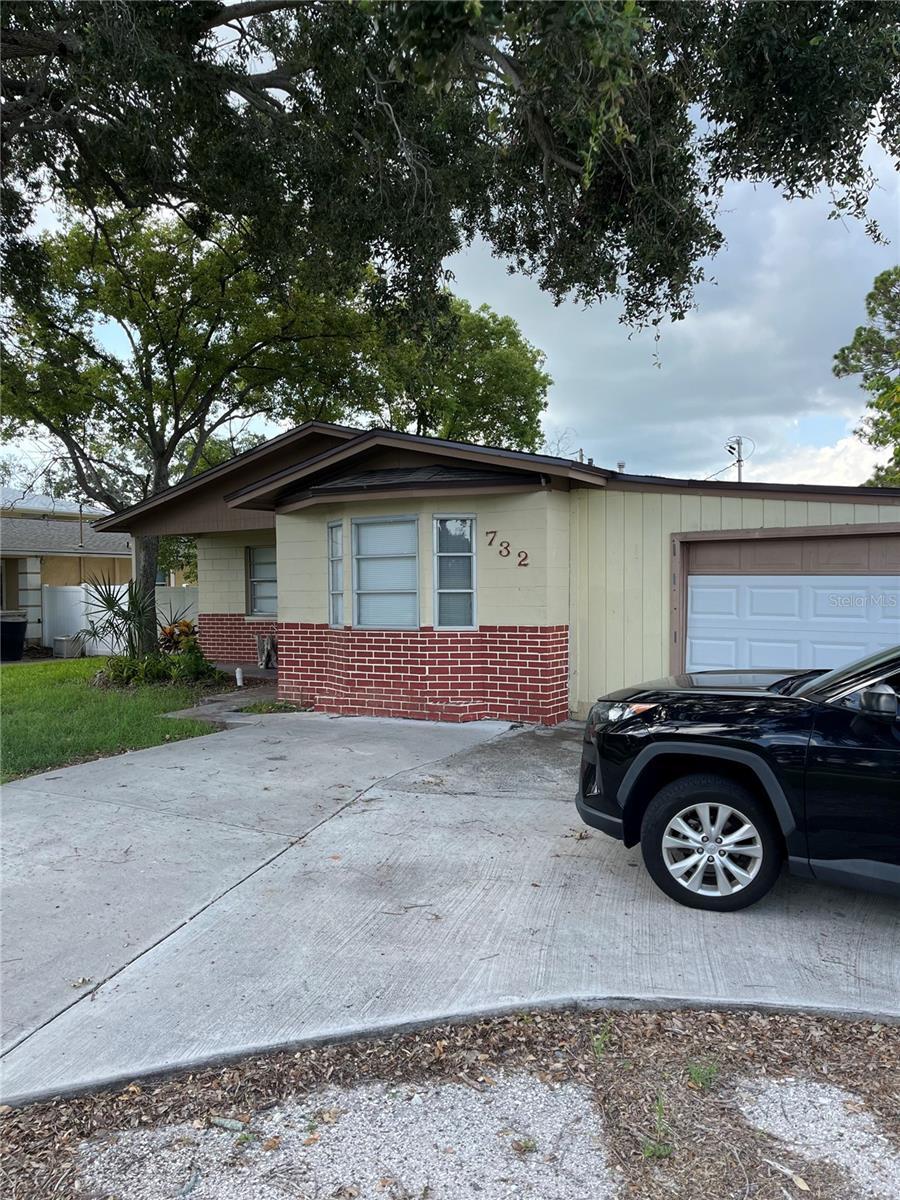 Property Photo:  732 62nd Avenue NE  FL 33702 