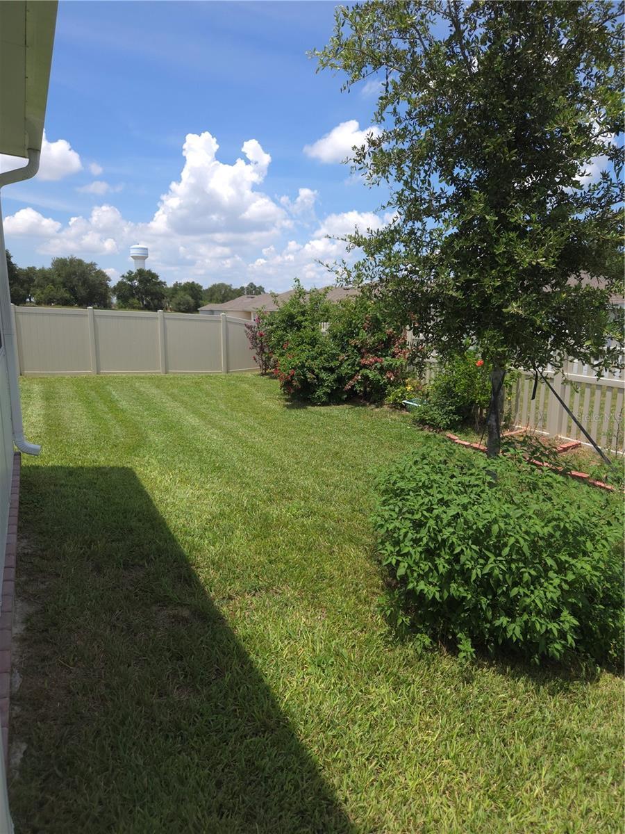 Property Photo: 928 Cambridge Drive FL 33881