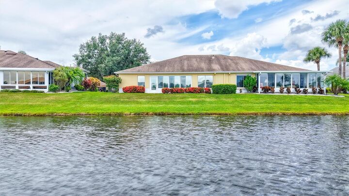 Property Photo: 811 Staffordshire FL 33573
