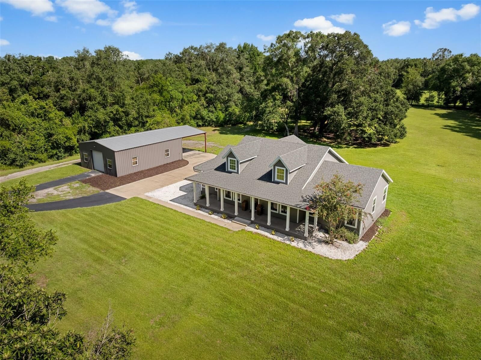 Property Photo: 19620 NW 62nd Avenue FL 32615