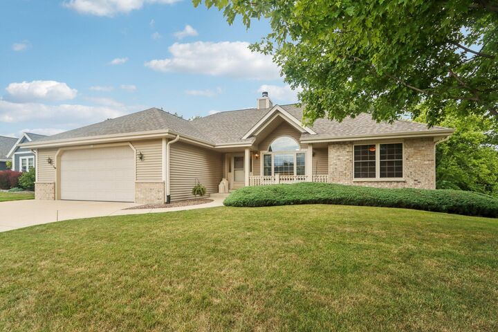 Property Photo:  522 Thurow Dr  WI 53066 