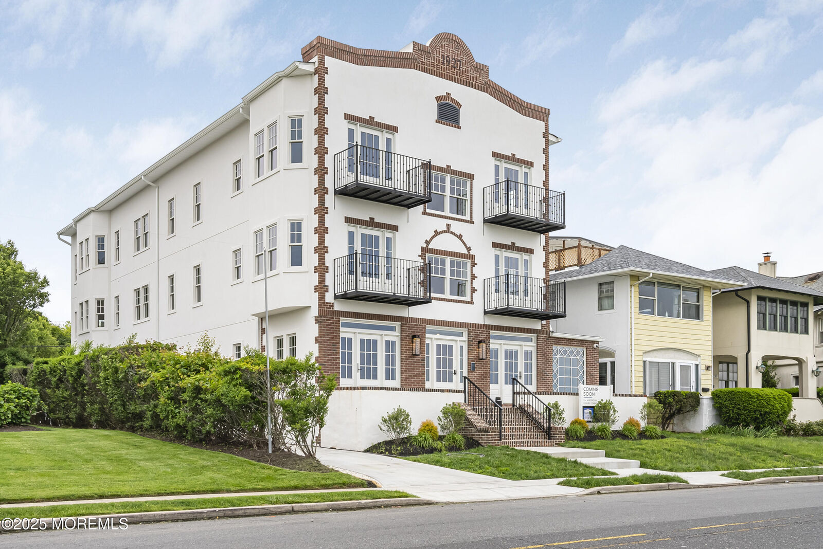 Property Photo:  205 Edgemont Drive 1  NJ 07711 