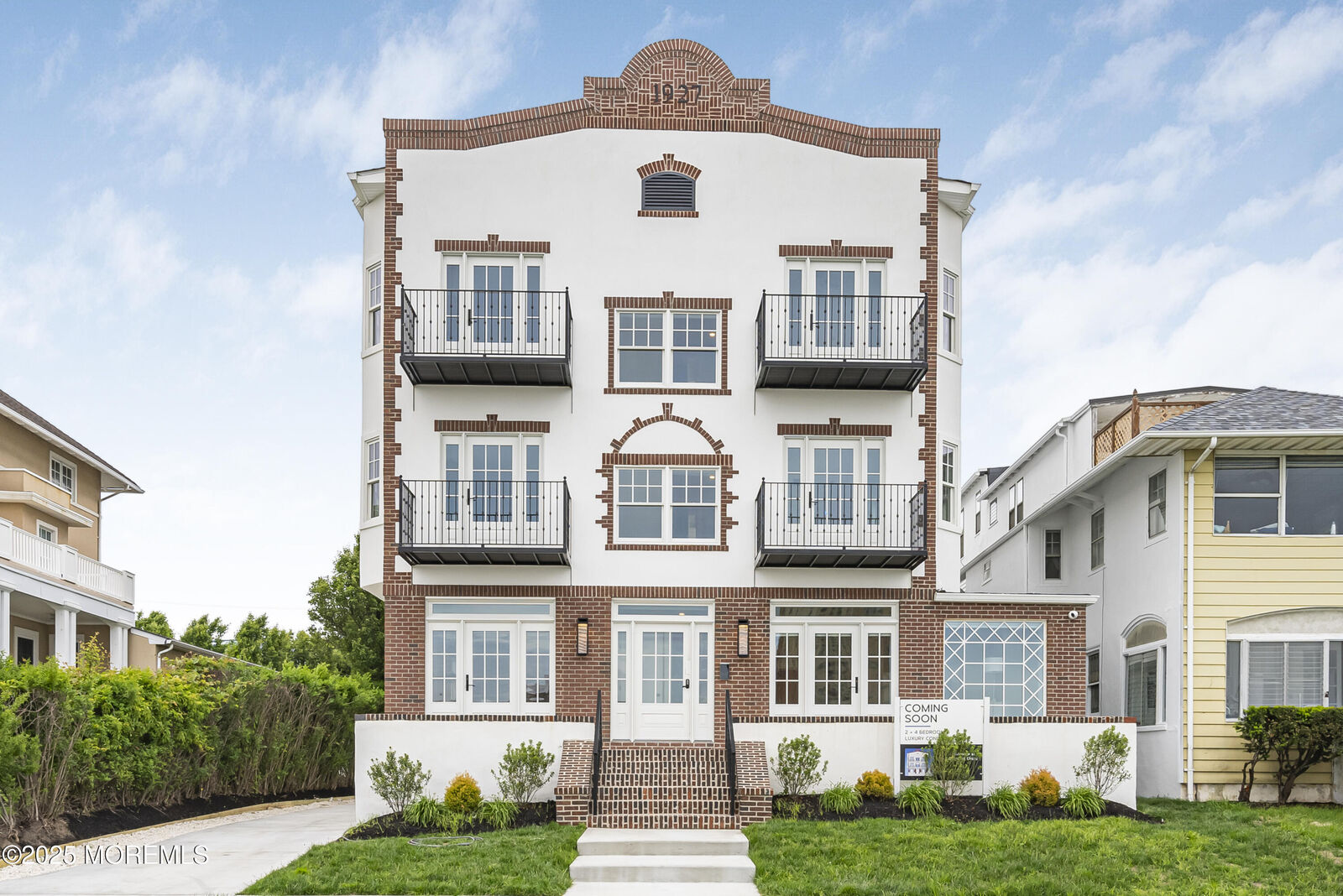 Property Photo:  205 Edgemont Drive 2  NJ 07711 