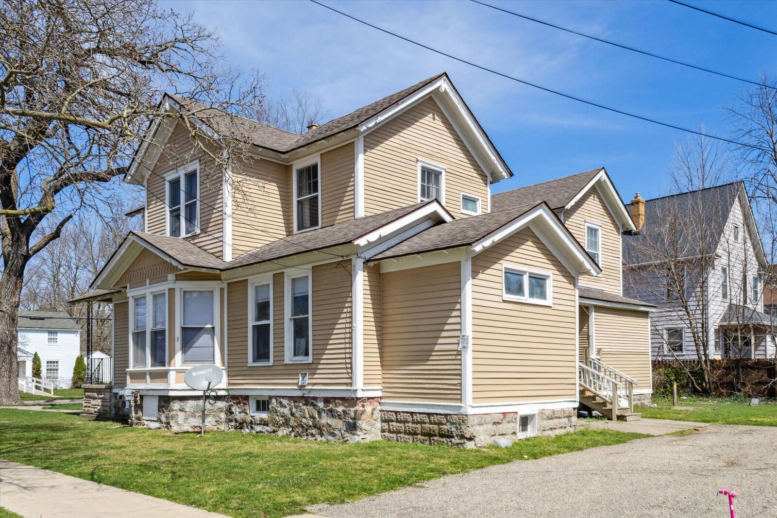 Property Photo: 723 W Walnut Street MI 49007