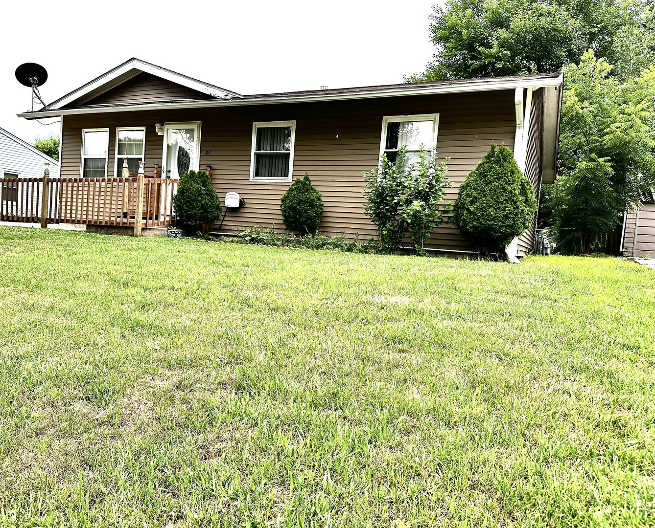 Property Photo: 319 Four Winds Way IL 60110