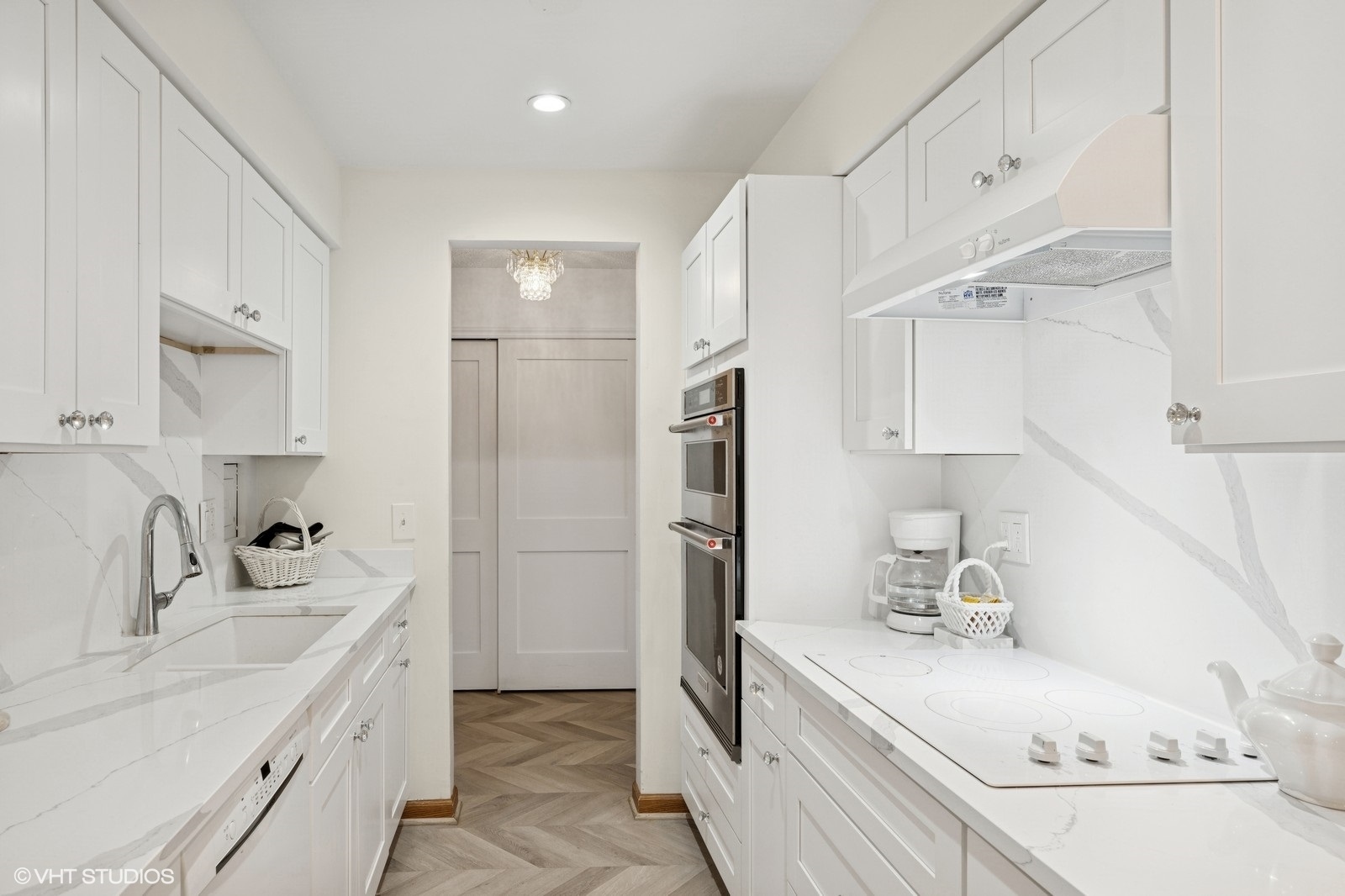 Property Photo: 1215 N Waterman Avenue 3L IL 60004