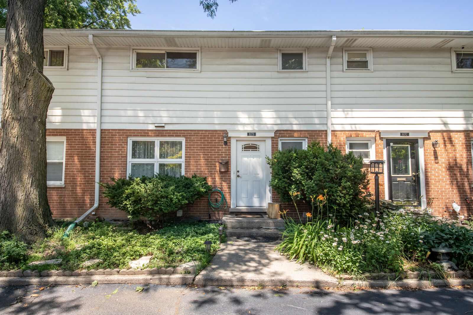 Property Photo: 817 Hibbard Road IL 60091