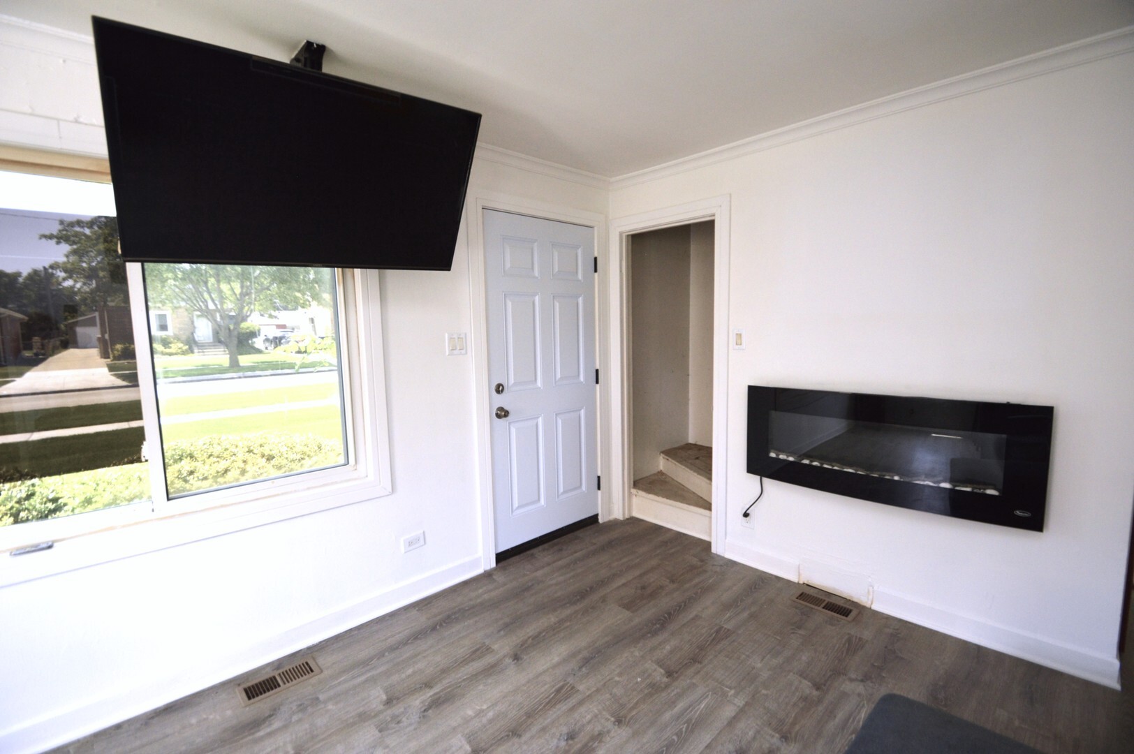Property Photo: 1509 Morris Avenue IL 60163