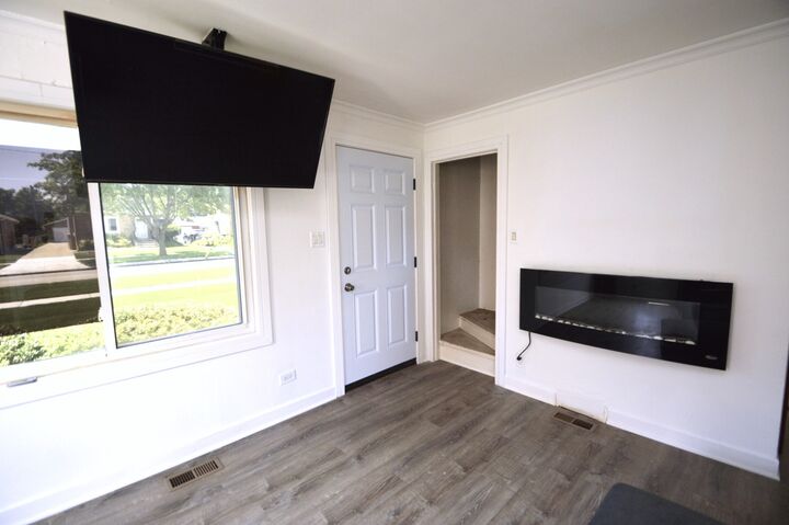 Property Photo: 1509 Morris Avenue IL 60163