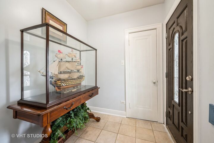 Property Photo:  5643 S Meade Avenue  IL 60638 